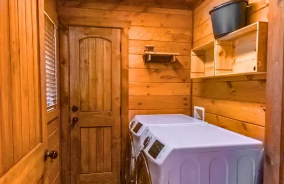 Above the Clouds cabin laundry room with full size washer and dryer in Blue Ridge Georgia